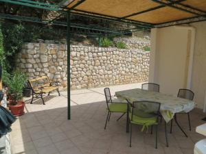 Patio alebo iná vonkajšia časť ubytovania Apartment Dragas
