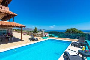 Gallery image of Sea Breeze & Stunning Views - Pool Dream Gem in Dhémbla