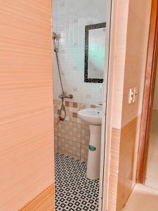 a small bathroom with a sink and a toilet at Thien Nhan Hotel in Cửa Lò
