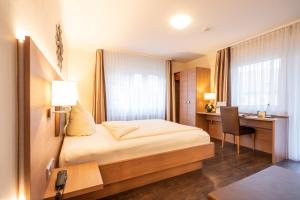 Postel nebo postele na pokoji v ubytování Hotel-Gasthaus Adler