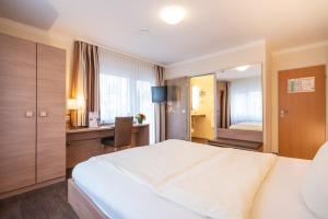 Postel nebo postele na pokoji v ubytování Hotel-Gasthaus Adler