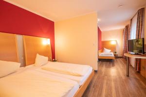 Postel nebo postele na pokoji v ubytování Hotel-Gasthaus Adler