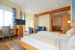 Postel nebo postele na pokoji v ubytování Hotel-Gasthaus Adler