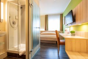 Postel nebo postele na pokoji v ubytování Hotel-Gasthaus Adler