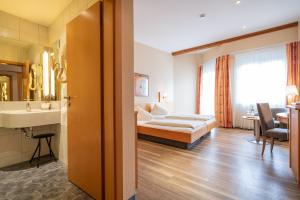 Postel nebo postele na pokoji v ubytování Hotel-Gasthaus Adler