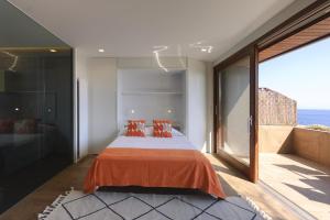 Posteľ alebo postele v izbe v ubytovaní Lets Holidays Modern sea views apartment