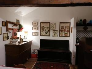 A television and/or entertainment centre at Casina in pietra