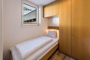 Un pat sau paturi într-o cameră la Haus Kreidl - Top 9