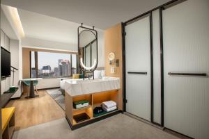 Gallery image of Holiday Inn Shanghai Nanjing Road, an IHG Hotel in Shanghai