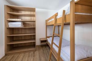 Våningssäng eller våningssängar i ett rum på Haus Kreidl - Top 31