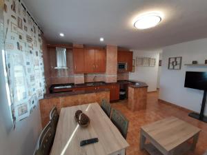 Kuchyň nebo kuchyňský kout v ubytování ALOJAMIENTO LA TERRAZA DE LUIS + 21 fotografií