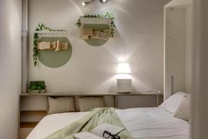 A bed or beds in a room at Vinegia N5 - Clemente & Settimo Apartments