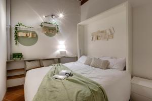 A bed or beds in a room at Vinegia N5 - Clemente & Settimo Apartments