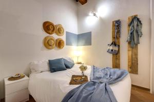 A bed or beds in a room at Vinegia N5 - Clemente & Settimo Apartments