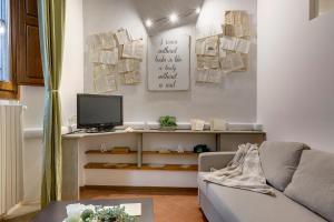 A television and/or entertainment centre at Vinegia N5 - Clemente & Settimo Apartments