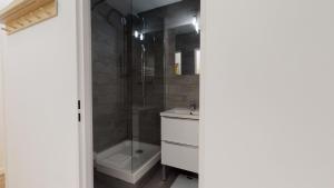 Et badeværelse på Appartement 2 chambres La Commanderie