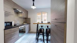 Køkken eller tekøkken på Appartement 2 chambres La Commanderie + 10 billeder