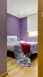 A bed or beds in a room at PiyMargall2 By Vigovacaciones