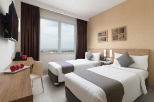 TV a/nebo společenská místnost v ubytování Hotel NEO Cirebon by ASTON