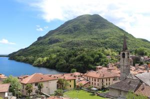 Gallery image of Oleandro 1 apartment in Villa Cerutti in Mergozzo