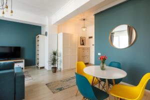 a living room with a table and chairs at Mayor Apartment Faleza Nord in Constanţa