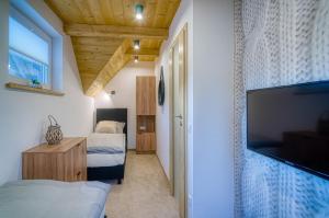 Łóżko lub łóżka w pokoju w obiekcie APARTAMENTY NA SKARPIE