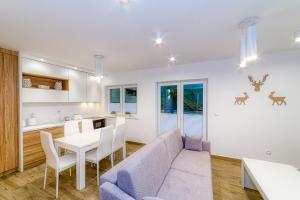 Kuchnia lub aneks kuchenny w obiekcie APARTAMENTY NA SKARPIE