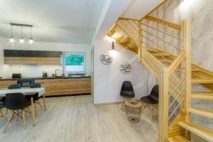 Kuchnia lub aneks kuchenny w obiekcie APARTAMENTY NA SKARPIE