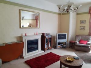 TV a/nebo společenská místnost v ubytování House - Sleeps 6 & paid off site parking available + 4 fotografie