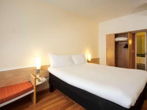 Postel nebo postele na pokoji v ubytování Ibis Budapest City + 37 fotografií