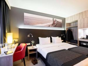 Кровать или кровати в номере Mercure Oostende