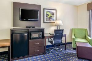 Μια τηλεόραση ή/και κέντρο ψυχαγωγίας στο Quality Inn Waynesboro - Skyline Drive