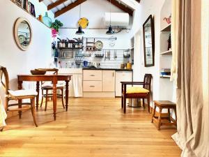 Kuchyňa alebo kuchynka v ubytovaní CASA LA FUENTE D Casas Vejer Debra