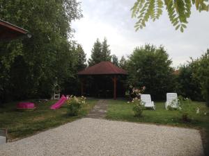 Vonkajšia záhrada v ubytovaní Balla nyaraló