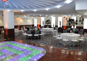 a banquet hall with tables and chairs in a room at Hotel Arroyo de la Plata in Zacatecas