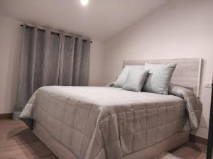 Posteľ alebo postele v izbe v ubytovaní Casa cueva La Tosca