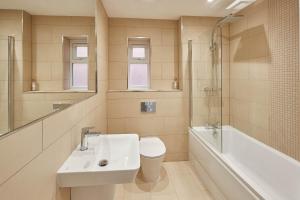 Bathroom sa Host & Stay - Highfield House