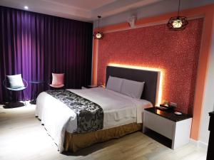 Postel nebo postele na pokoji v ubytování Love Story Motel