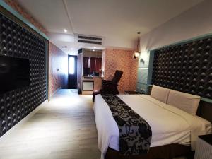 TV a/nebo společenská místnost v ubytování Love Story Motel