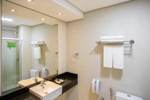Um banheiro em Viale Tower Hotel