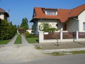 Gallery image of Csipkeház Apartman in Cserkeszőlő