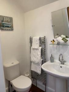 A bathroom at Overdale Room Only 