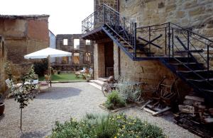 a blue staircase is attached to a brick building at Hospedería Señorío de Briñas in Briñas