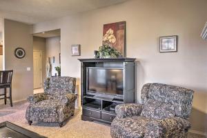 a living room with two chairs and a television at Stonebridge Resort Condo Near Silver Dollar City! in Branson West