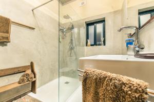 Galeriebild der Unterkunft 'Feel@Home' Xlendi Retro Designer Apt 30sec from beach in Xlendi