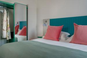Postel nebo postele na pokoji v ubytování Hotel Rainbow ***S