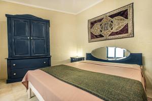 Galeriebild der Unterkunft 'Feel@Home' Xlendi Retro Designer Apt 30sec from beach in Xlendi