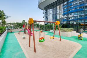 Bazén v ubytování RH- A Stylish Home Away from Home, Spacious 02 BR near Dubai Mall nebo v jeho okolí
