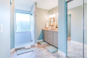 Ένα μπάνιο στο Parkside In Princeville +25 φωτογραφίες