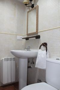 Koupelna v ubytování Apartamentos NOGUERA de ALBARRACÍN